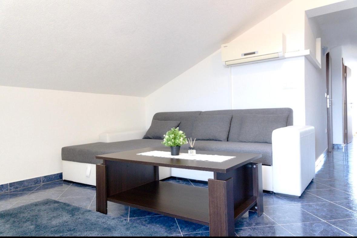 Apartment Adriana Lakmartin